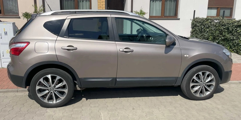 Nissan Qashqai cena 35900 przebieg: 221979, rok produkcji 2012 z Łowicz małe 92